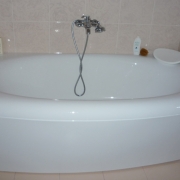 Монтаж ванной
и смесителя